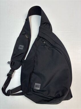 MEC Pod Sling Pack Bag - Black